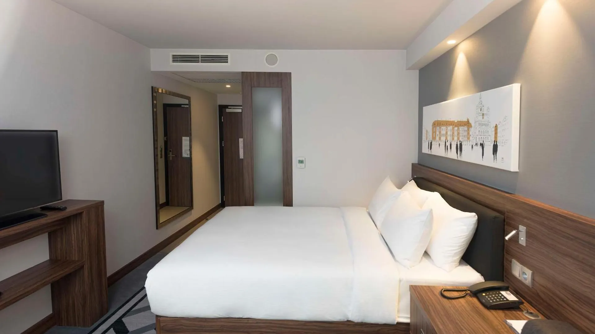 מלון Hampton By Hilton Poznan Old Town