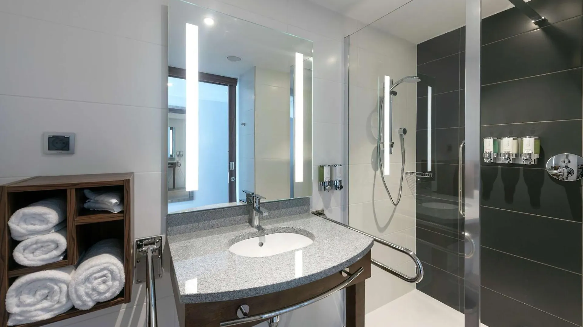 מלון Hampton By Hilton Poznan Old Town 3*,  פולין
