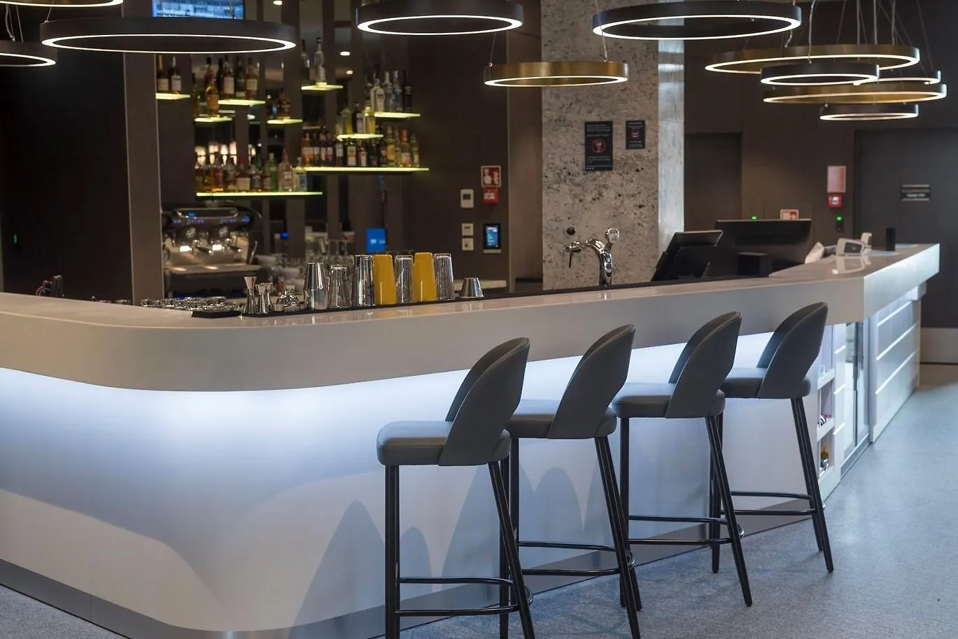Hotel Hampton By Hilton Poznan Old Town 3*,